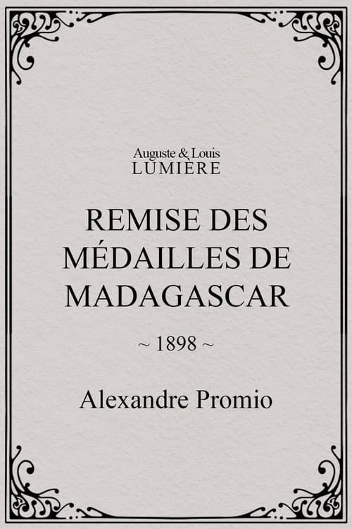 Remise des médailles de Madagascar